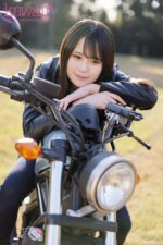 CAWD-664 kawaii*発掘オファー 噂のバイク女子は超大量に潮吹きしちゃうまさかの敏感体質？！恍惚の絶頂汁ダダ漏らしAVデビュー 桃瀬真鈴