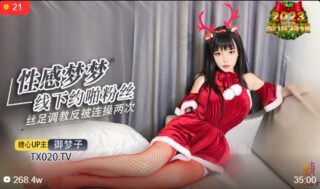 Sexy Meng Meng made an offline date with a fan and turned into a little elk for footjob punishment. The fan shot her twice in a row madou sex