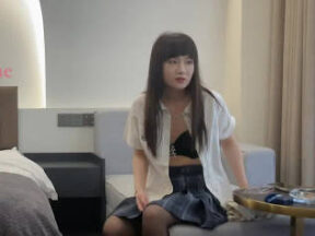 I spent 3000 to date a gentle and obedient girl-Hong Qi madou sex