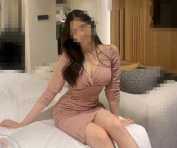 My sister-in-law, who was lying on the bed, stepped back in fear. I couldn’t help but go up and fucked her. madou sex