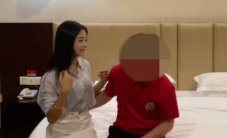 Pure little girl pouts and groans at the old man pushing the cart and rushing around – Cart Exploration madou sex