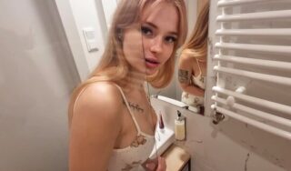 Russian Girl Experienced A Buzz In The Bathroom In The Morning