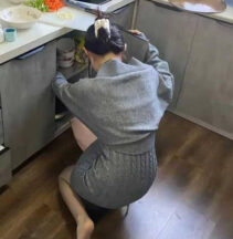 My dad is not at home, I sneaked into my parents’ room and cummed inside my 36-year-old stepmother madou sex