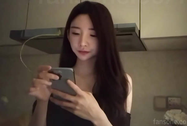 A minor internet celebrity from a first-tier city