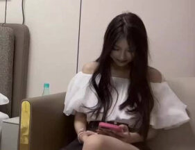 I met up with a 24-year-old beauty today – Cheng Kun madou sex