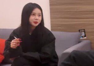 I met up with a young, 20-year-old girl today – Deng Ximen. madou sex