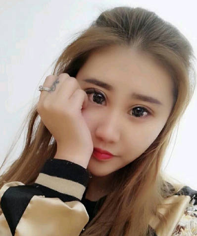 Super talkative 20-year-old girl checks with condom to prevent internal ejaculation. (Gao Xiqi)