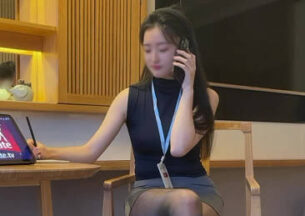 The virgin secretary, depraved and chaste, is filled with a penis and experiences her first taste of lust – Xiao Mei, a broadcasting major. madou sex