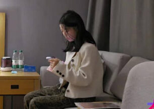 Today I met up with an 18-year-old girl who recently entered the adult entertainment industry – Lazy Cat. madou sex