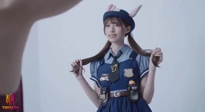 A woman with stunning looks and a secret contract was blackmailed during a photoshoot.