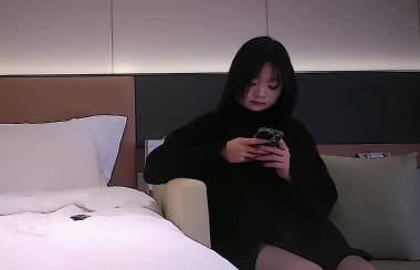 I met up with a girl who just turned eighteen and started working in the sex industry today - Lao Deng