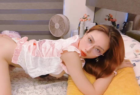 Passion between mother and son after hunger and thirst - Li Rongrong