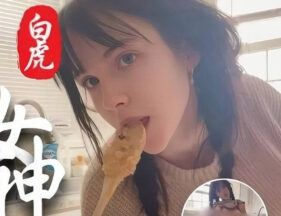 Internet celebrity wearing a kitchen apron touches her pussy while masturbating and moaning with her fingers – Li Bala La madou sex