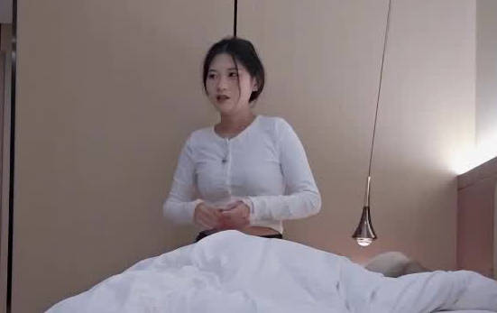 I met up with a 20-year-old girl today; she's slim and has a lot of breasts. - Xiao Ma