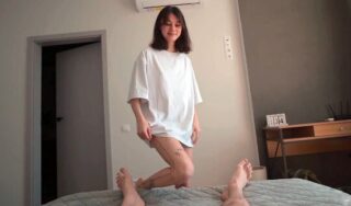 Skinny girlfriend came specifically to suck dick