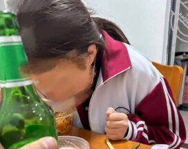 The little cutie sprayed a lot of perfume during her second time winning over the loli. madou sex