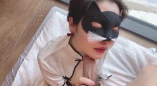 My dance teacher, who hadn’t had sex in three months, was wearing a cheongsam and let me penetrate her from behind—a fat-butt housewife. madou sex