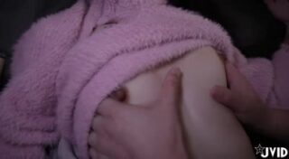 The promiscuous model Ai Yan was completely asleep when she was given aphrodisiac vibrators and experienced multiple orgasms. madou sex