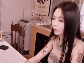 Banana Show xjx690, a promiscuous girl who loves to give bad reviews, was raped by a food delivery driver. madou sex