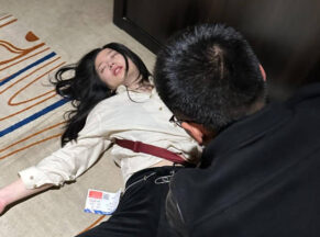 Teacher Miao was repeatedly fucked without a condom and ejaculated inside by a single man, her cunt opening and closing and semen flowing out. madou sex