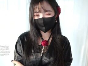 The slutty landlady comes to collect rent; if you can’t pay, you’d better pay with your dick. – Lazy Pig madou sex
