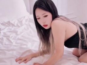 Banana Show xjx714 Top-quality female technician provides door-to-door service and intense fucking of her cunt. madou sex