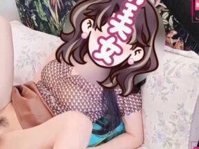 After being ejaculated on, the slutty mother went back to cook for her husband with semen still inside. madou sex