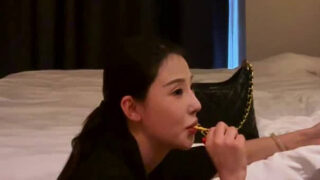 I met a model today who works part-time in the adult entertainment industry; she’s slim. – Fusu madou sex