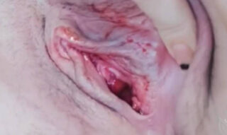 My mom and dad were writing in the study next door when my aunt just started her period, so my mom didn’t dare make a sound. madou sex