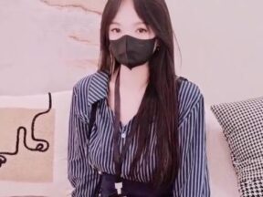 Banana Show streamer xjx728 was sexually harassed by her boss after asking for a job. madou sex