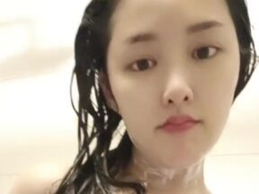 Taiwanese beauty Li Nana broadcasts her daily routine of showering and masturbating nude. madou sex
