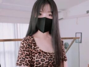 Banana Show xjx753: A lewd therapist uses her body to release her clients’ stress. madou sex