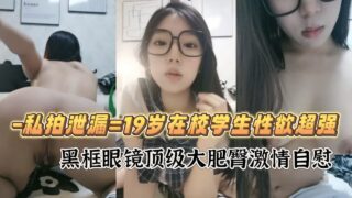 19-year-old stunning college girl with a voluptuous large breasts. madou sex