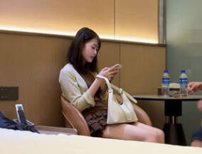 Today I met up with a sweet, smiling, short-haired 18-year-old Vietnamese girl – Yue Shao. madou sex