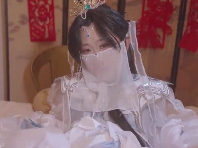 Li Muwan cosplays the passionate night of the wedding night - Feng Yujinyao