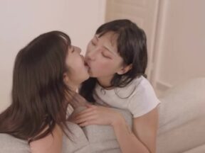 Famous Chinese international student Liu Yue and Sumire Mizukawa battle a white man with a huge penis. madou sex