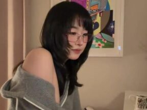 Taking care of his sick younger brother and giving him oral sex – PUPU madou sex